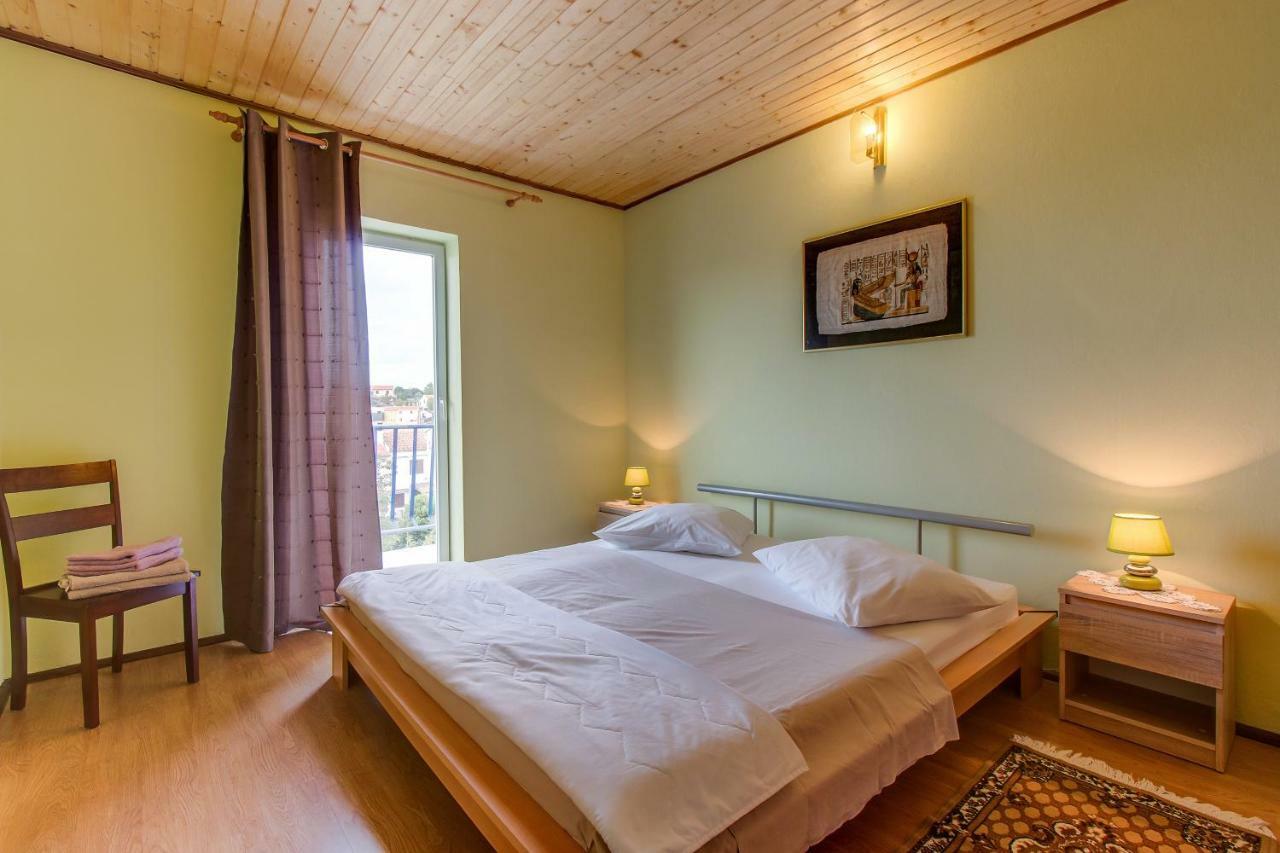 Apartment Malvina Mali Losinj Bagian luar foto
