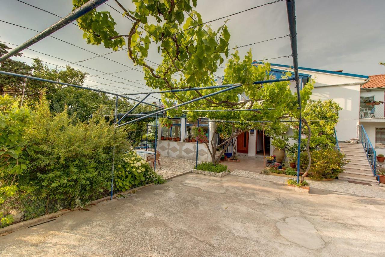 Apartment Malvina Mali Losinj Bagian luar foto