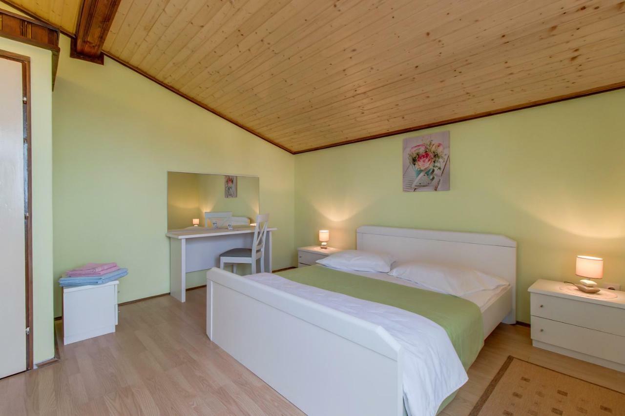 Apartment Malvina Mali Losinj Bagian luar foto