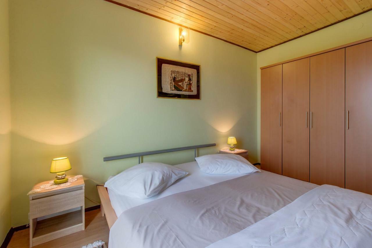 Apartment Malvina Mali Losinj Bagian luar foto
